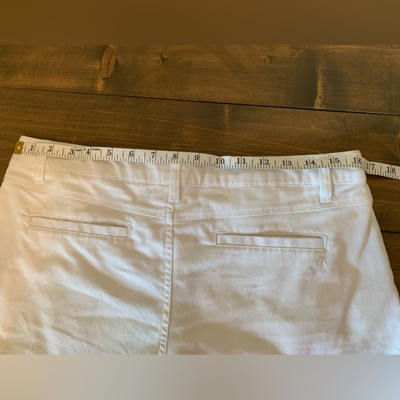 3/$20 Volcom white denim shorts Juniors Size 5 - Picture 7 of 7